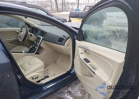 2015 Volvo S60 T5 Premier из США, поврежденный, VIN YV126MFK9F2356252